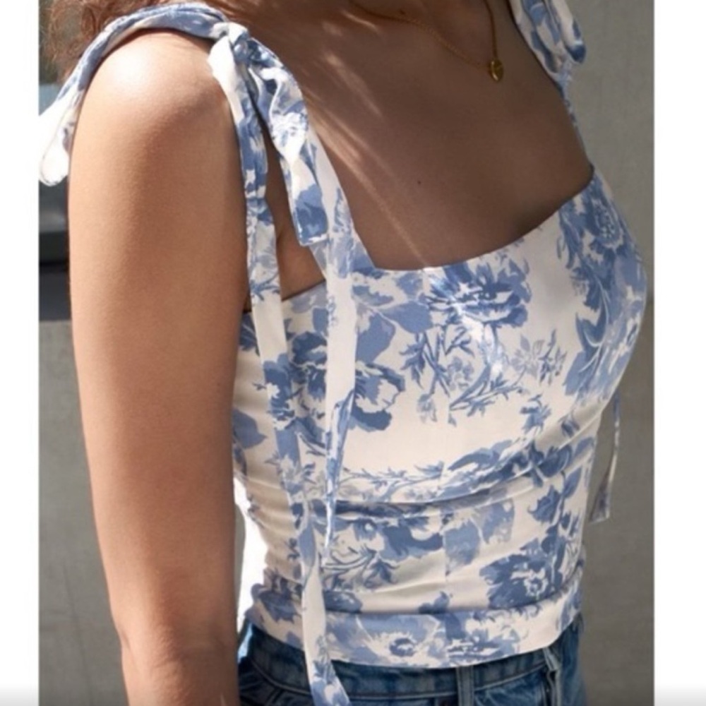 ✨ sold ✨ reformation ‘ellora’ top in olympia